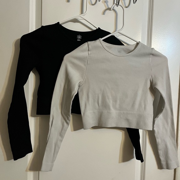 Aura Tops - Black and White Long Sleeve Crop Tops Set of Two